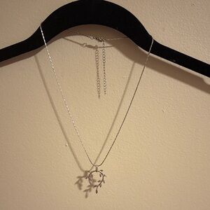 Elegant Silver Leaf Pendant Necklace